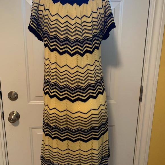 Kc seven old school acrylic designed dress - Picture 6 of 7